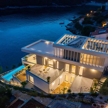 Villa Lijub Seafront - 4 Bedroom - Stunning Sea Views - Gym And Wifi